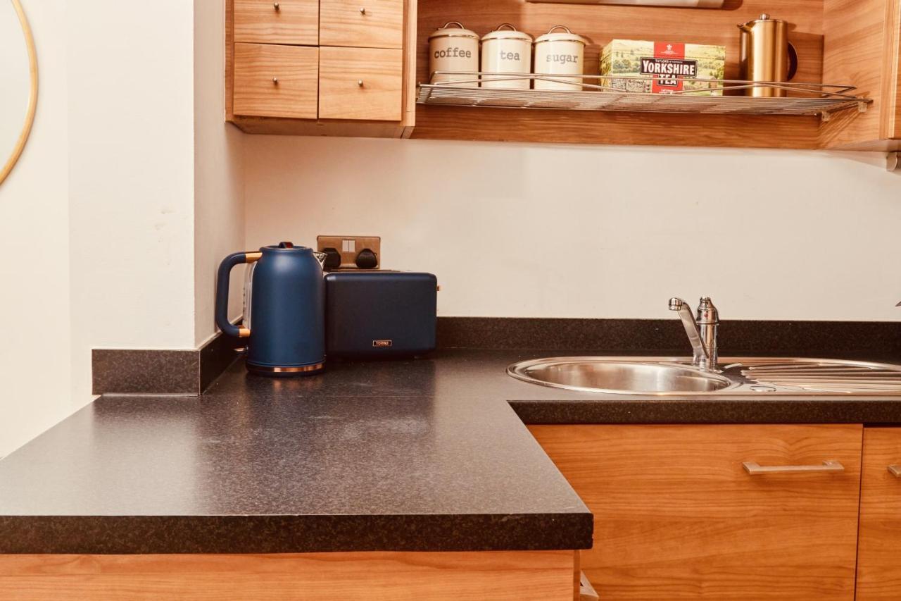 Deluxe City Apt, River Canal View& Free Parking! Leeds  Exterior photo