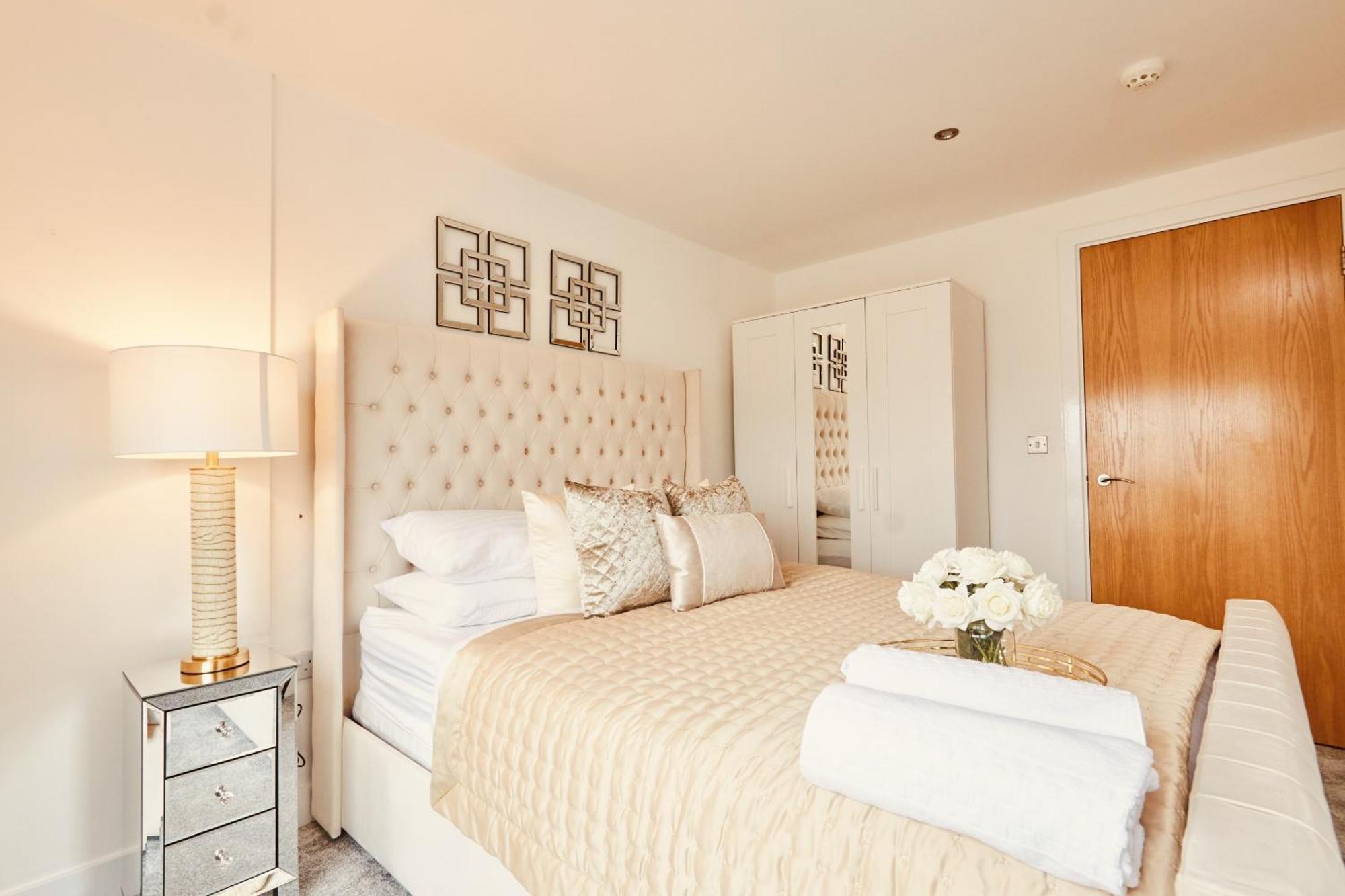 Deluxe City Apt, River Canal View& Free Parking! Leeds  Exterior photo